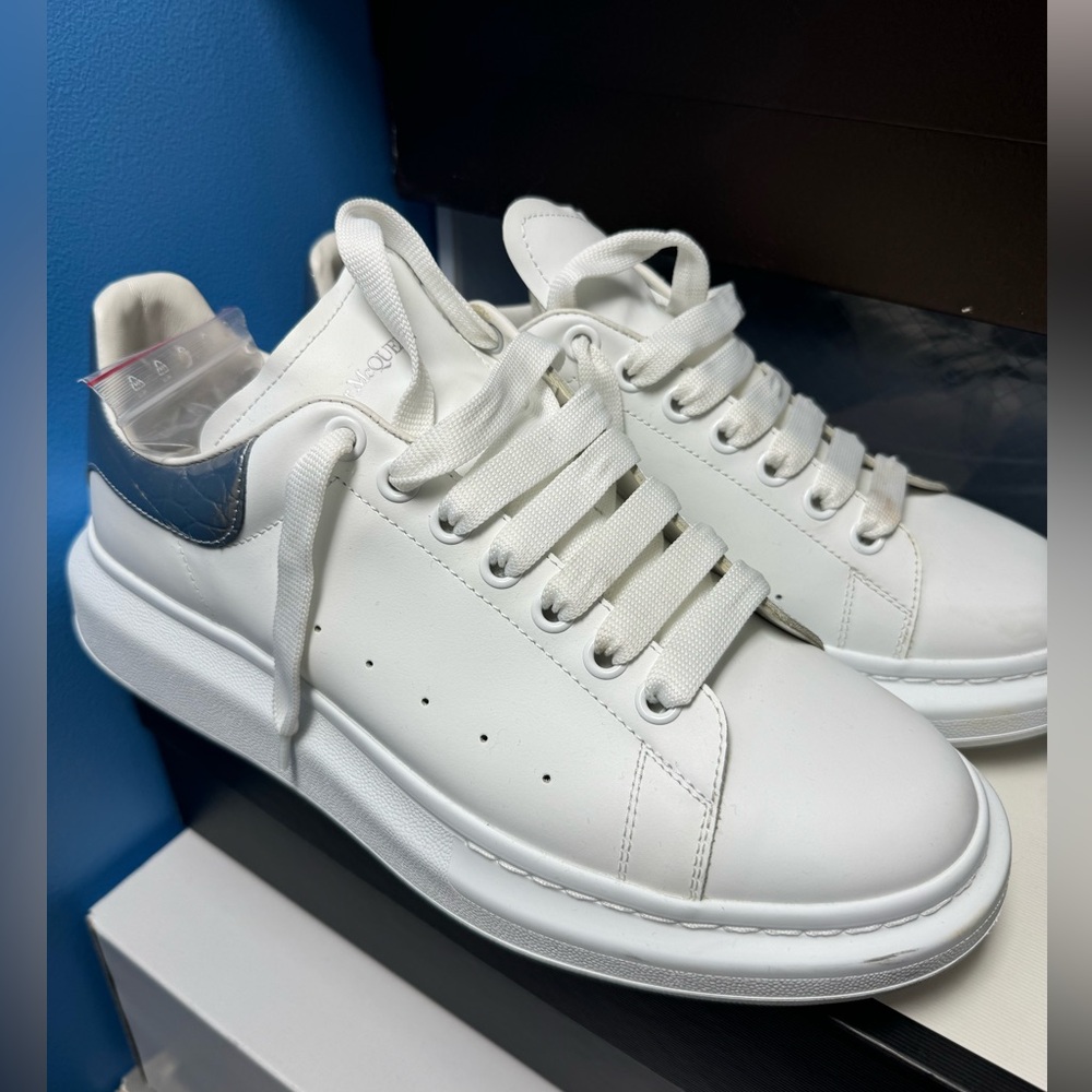 Alexander McQueen
Oversized Sneakers